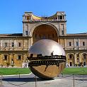 007 Musei Vaticani - cortile della Pigna e sfera di Arnaldo Pomodoro